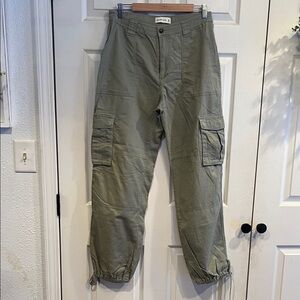 Abercrombie & Fitch Low Rise Loose Fit Cargo Pants